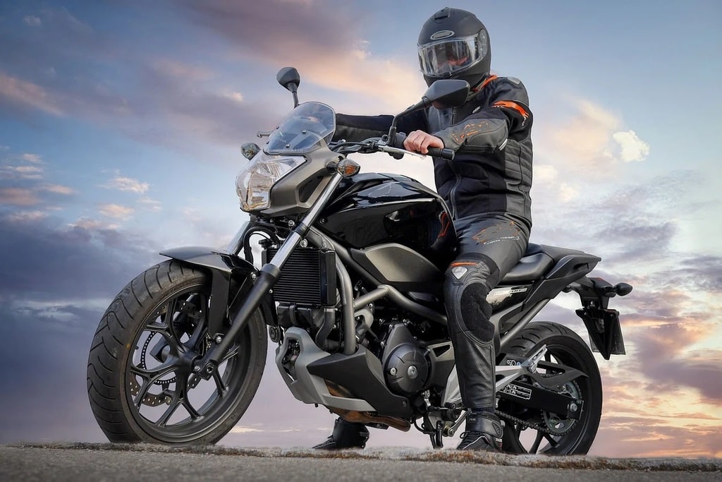 Les meilleures combinaisons de moto pour toutes les saisons
